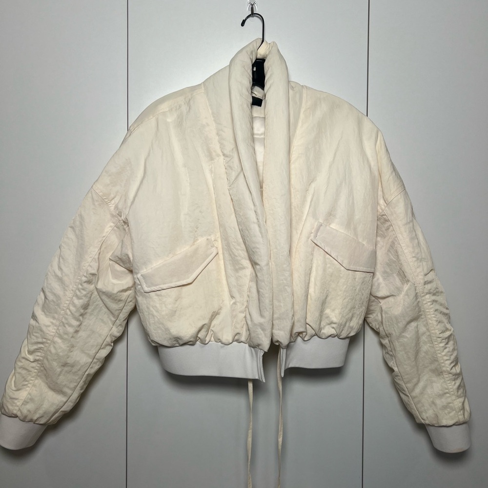 Women's Cream F21 Bomber Jacket Size Medium